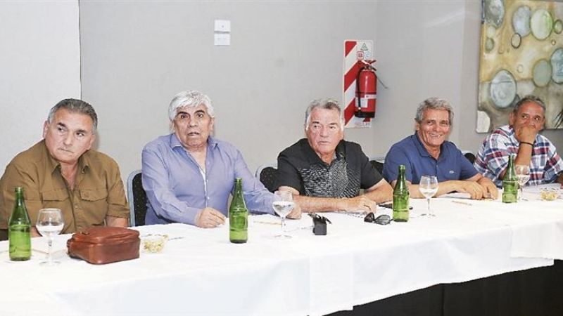 Barrionuevo se acerca al Gobierno y deja a Moyano sin respaldo para el 21-F