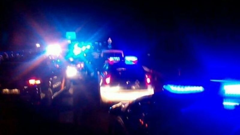 Un joven y un menor escaparon de la policía con un cuchillo