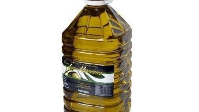 Prohíben el consumo de un queso cremoso y un aceite de oliva