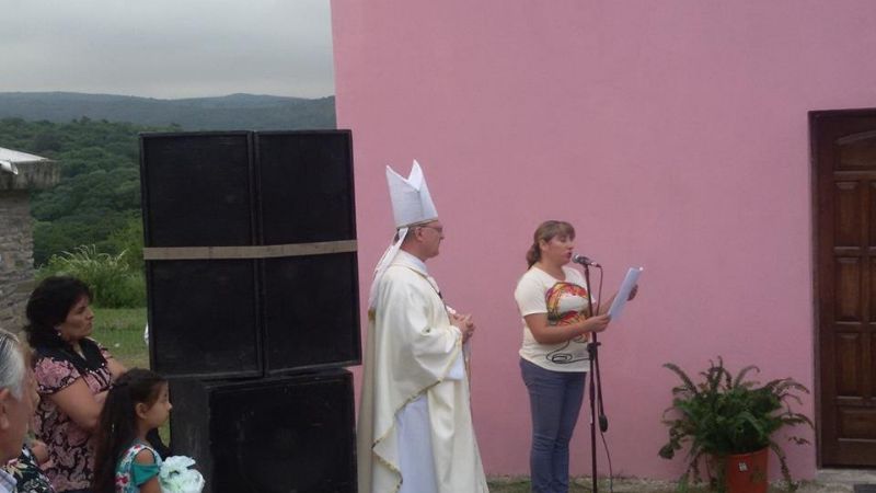El pueblo de Tintigasta vivió con alegría la consagración del altar