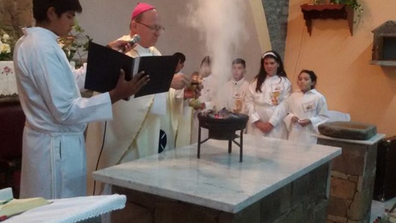 El pueblo de Tintigasta vivió con alegría la consagración del altar