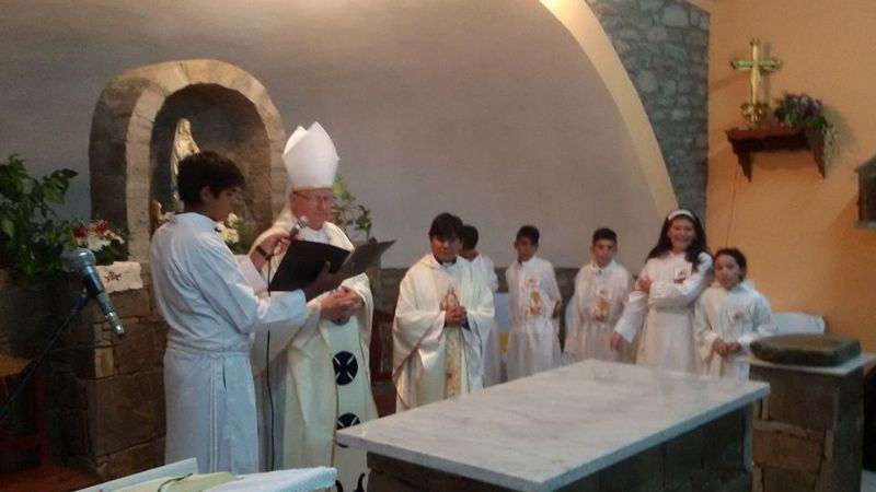 El pueblo de Tintigasta vivió con alegría la consagración del altar
