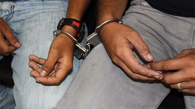 Arrestan a dos jóvenes en el sur de la Capital