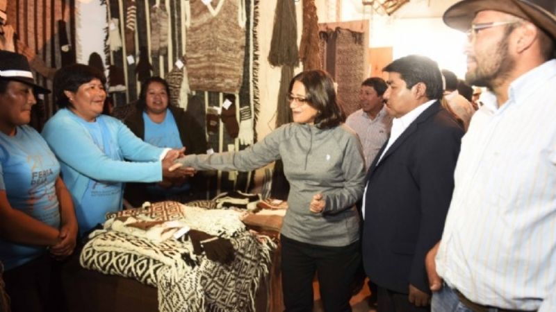 Lucía recorrió la exposición artesanal y ganadera