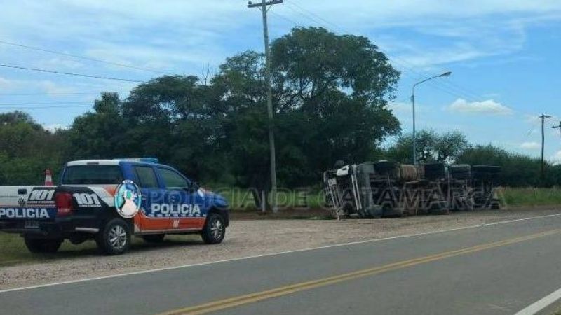 Volcó un camión en Santa Rosa