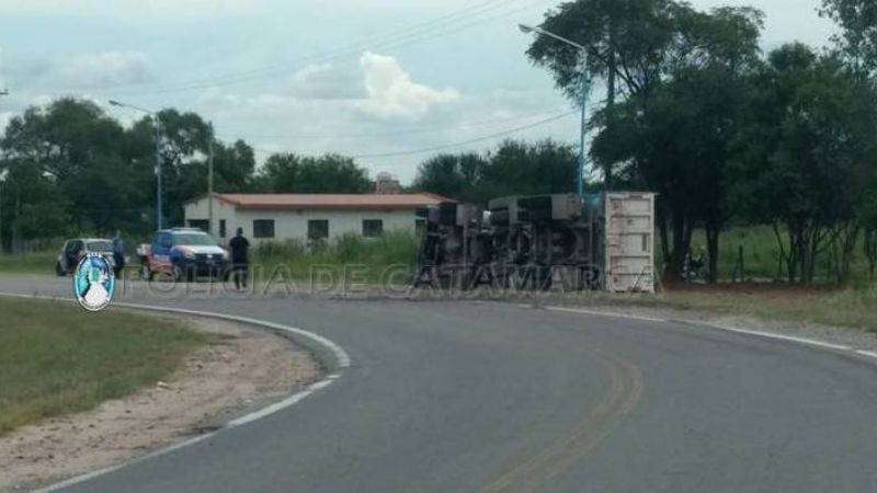 Volcó un camión en Santa Rosa