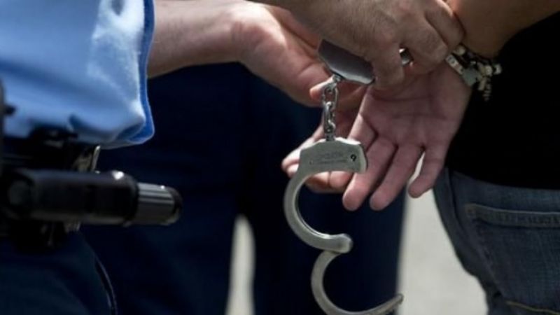 Arrestan a un joven y secuestran droga en Valle Chico