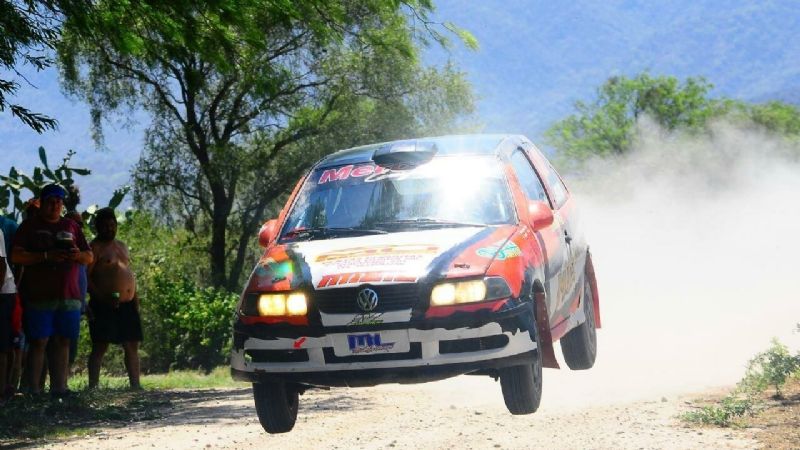 Rally: Los motores listos en El Alto y cambios por la lluvia