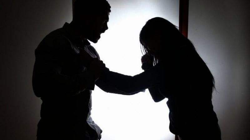 Joven aprehendido por violencia de género