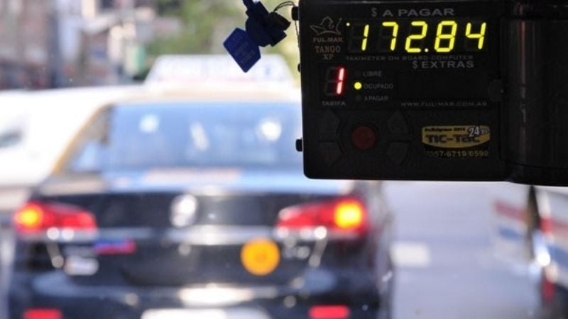 No quiso pagar el remis y quedó en la comisaría