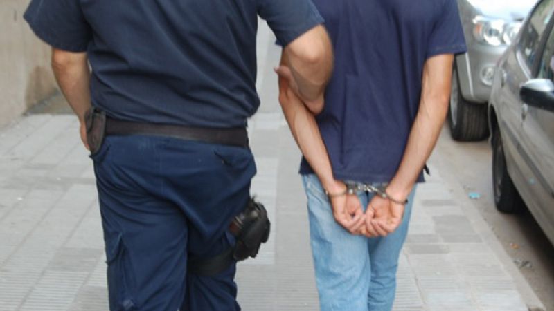 Arrestan a un joven sin documento