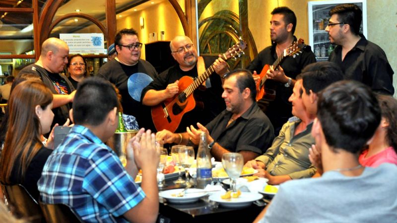 Los vecinos de la ciudad recibieron “Serenatas para Enamorar”