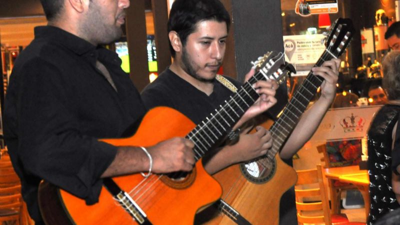 Los vecinos de la ciudad recibieron “Serenatas para Enamorar”
