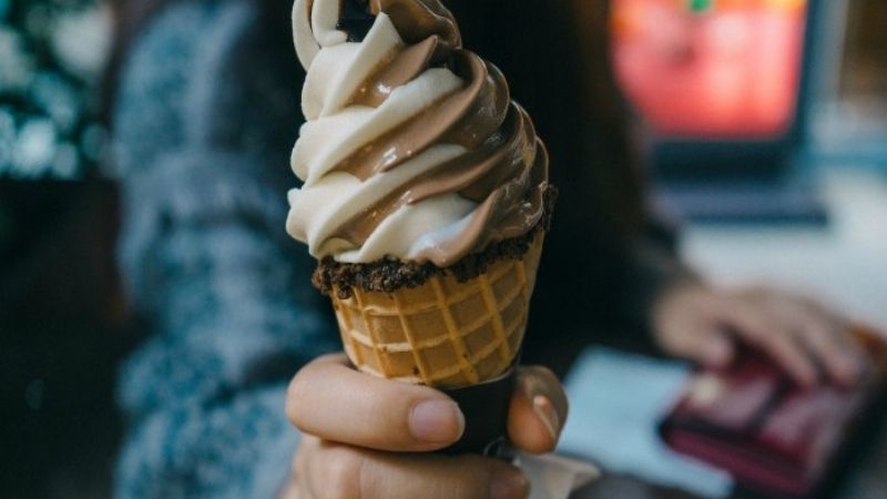 Se robó 3 mil pesos de una heladería después de tomar un helado