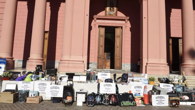 Lucía entregó equipamiento para escuelas técnicas