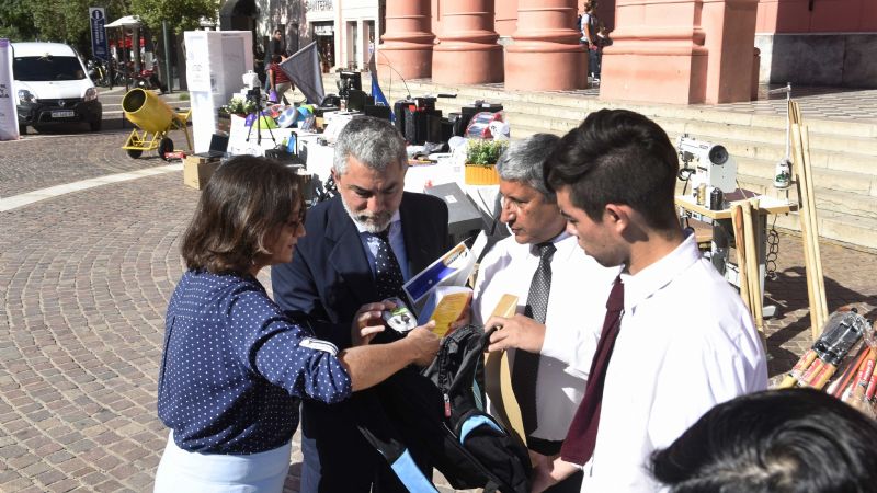 Lucía entregó equipamiento para escuelas técnicas