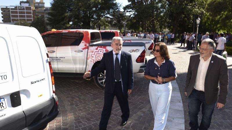 Lucía entregó equipamiento para escuelas técnicas