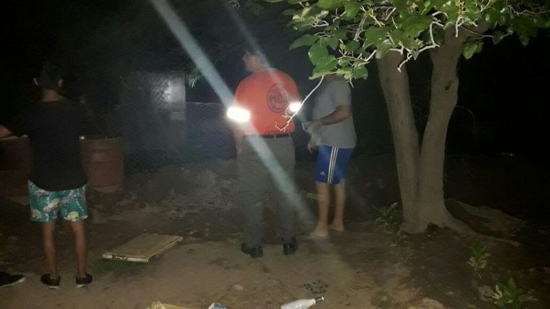 Familia se autoevacuó por la crecida del Río del Valle