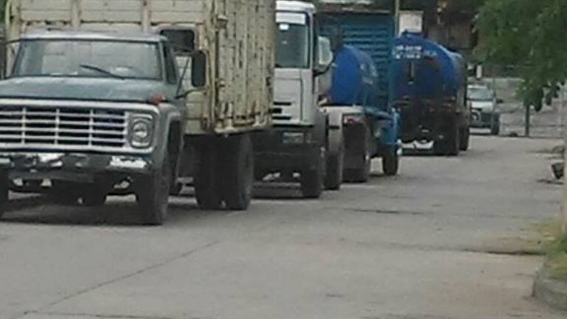 Asistieron al hospital con camiones cisternas