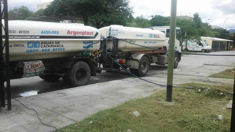 Asistieron al hospital con camiones cisternas