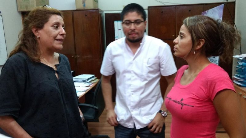 Dos médicos firmaron contrato para cubrir guardias en el interior