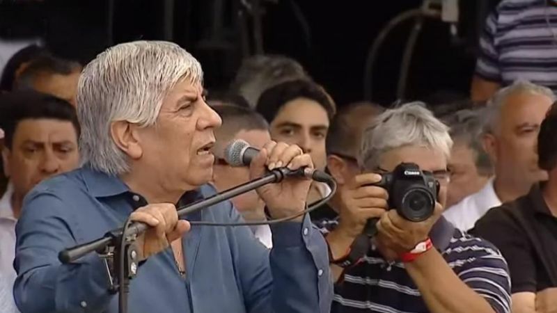 Moyano: "Nos quieren quitar la dignidad a los trabajadores"