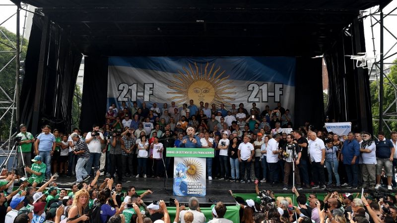 El Gobierno dice que en la marcha vio "gente defendiendo privilegios"