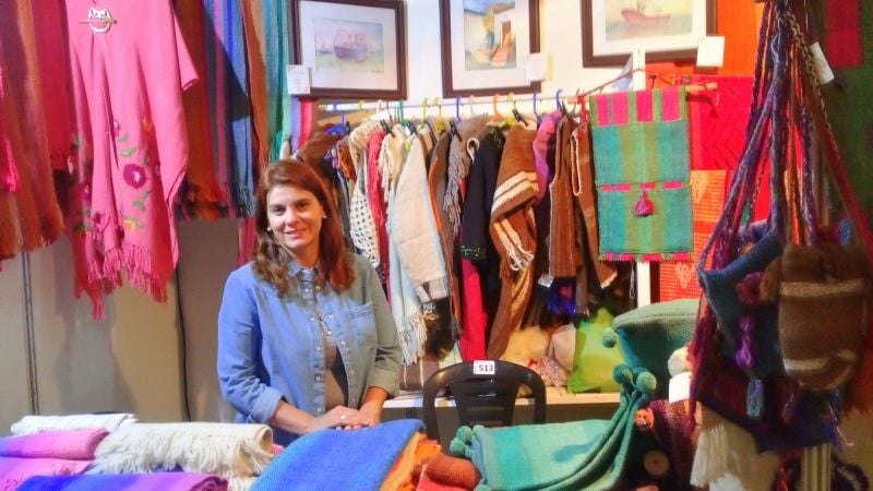 Muestra de artista plástica catamarqueña en la ciudad de Colón, Entre Ríos