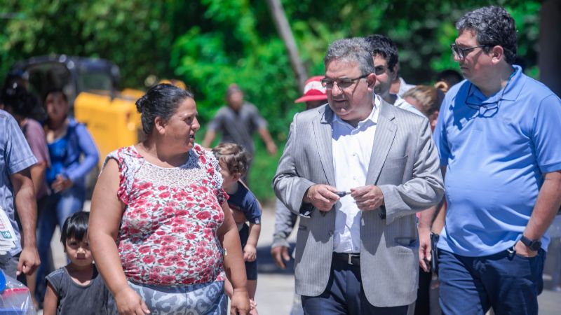 Jalil recorrió el barrio Virgen del Valle