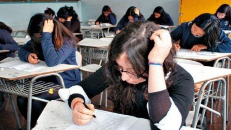 Alumnos que adeuden cuatro materias podrán inscribirse como condicional