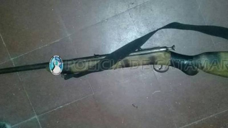 Amenazó de muerte a un joven con una carabina