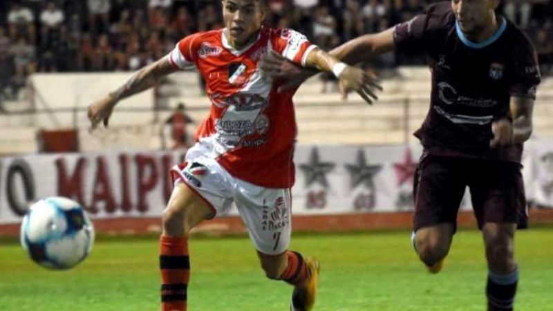 San Lorenzo goleado y Aconquija con valioso empate