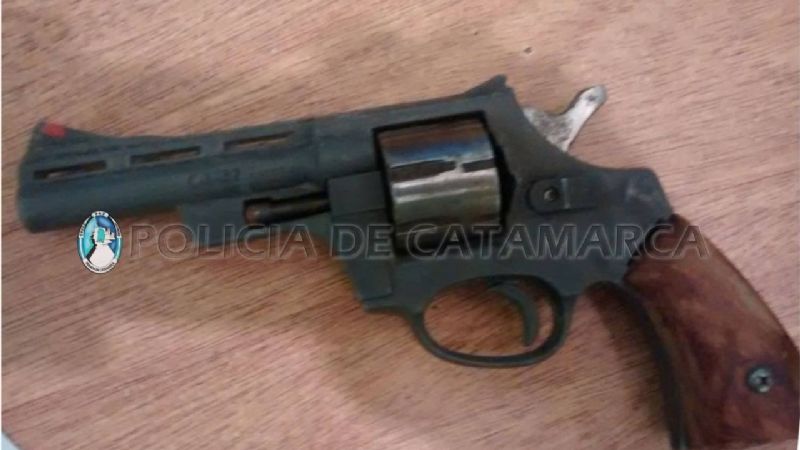 Secuestran droga y un arma de fuego: Hay cuatro aprehendidos