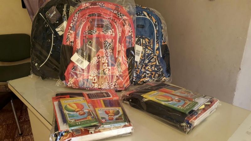 APUNCa entrega kits escolares