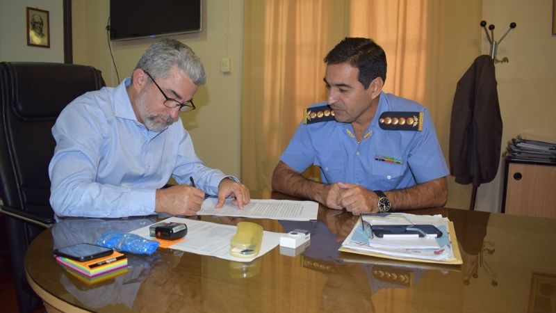 Convenio para agilizar certificados de antecedentes policiales para docentes