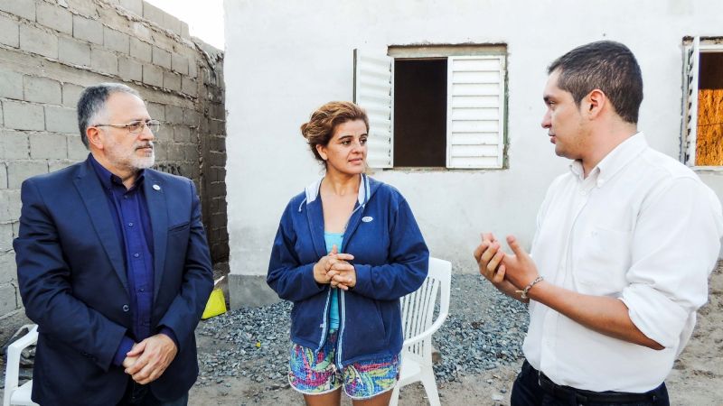 El Senado entregó kits escolares a niños de la zona norte