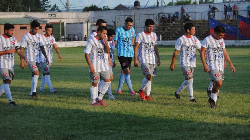 Tesorieri  venció 2-0 a Independiente y es líder