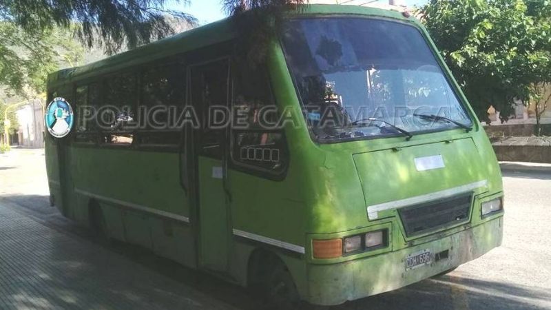 Secuestran un minibús con chofer alcoholizado y exceso de pasajeros