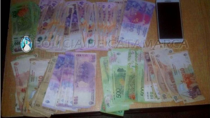 Lo atraparon cuando viajaba con un celular y más de 27 mil pesos robados