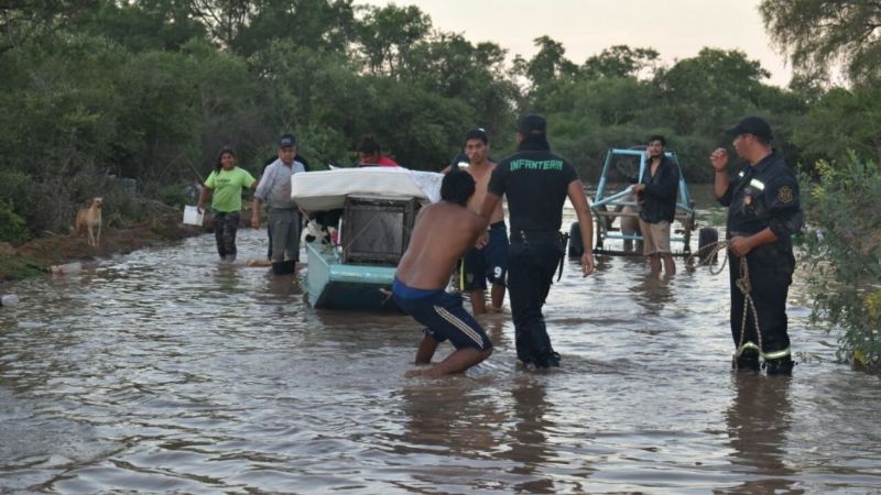 Hay más de 7000 evacuados por la crecida histórica del río Pilcomayo