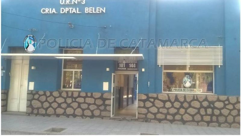 Diez personas invadieron una casa y tiraron una tapia