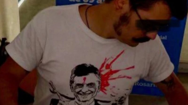 Empleado municipal fue a trabajar con una polémica remera