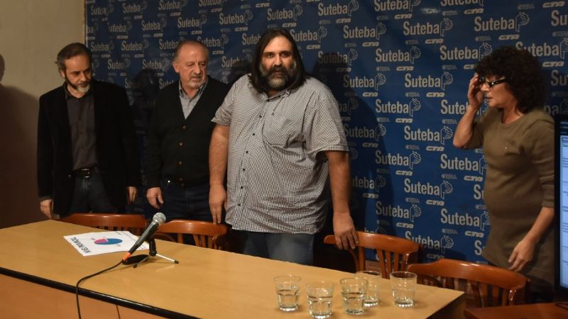 Tras eliminar la paritaria docente nacional, el Gobierno convocó a los sindicatos