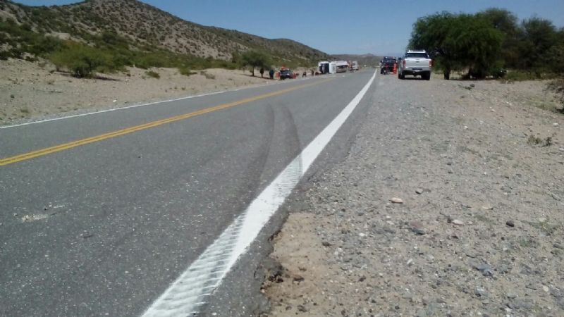 Volcó un camión con combustible en Santa María