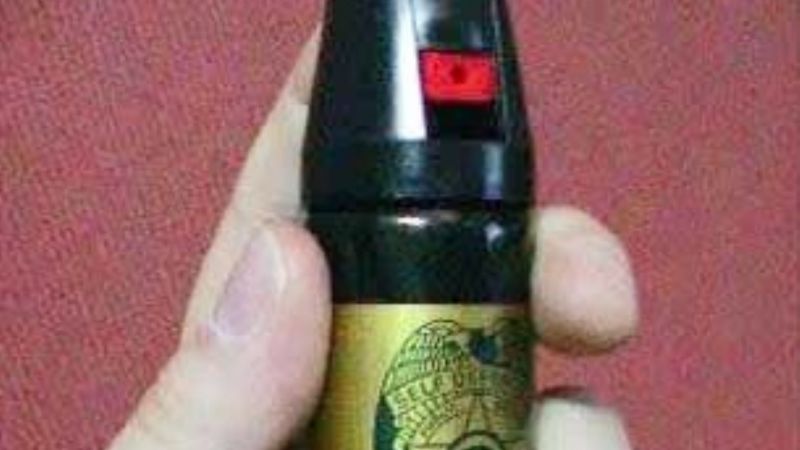 Menor le tiró gas pimienta en la cara a su mamá