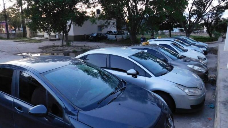 Desarticulan punto de venta de drogas y descubren taxis truchos