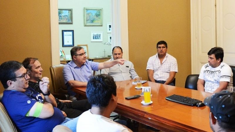 Jalil recibió a familias de Bajo Hondo por la relocalización