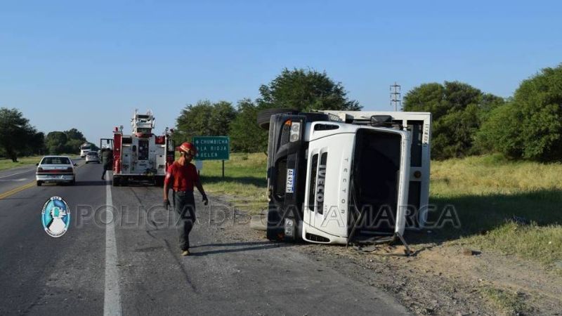 Volcó un camión recolector en la Circunvalación