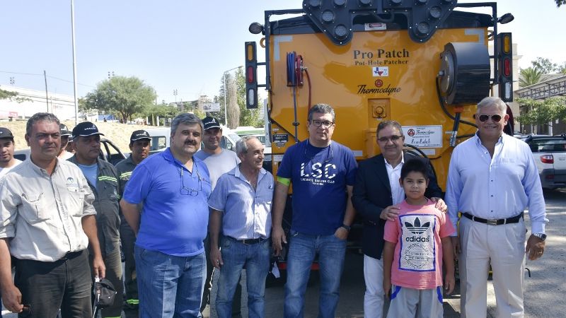 Nuevo equipo integrado de bacheo para la Capital