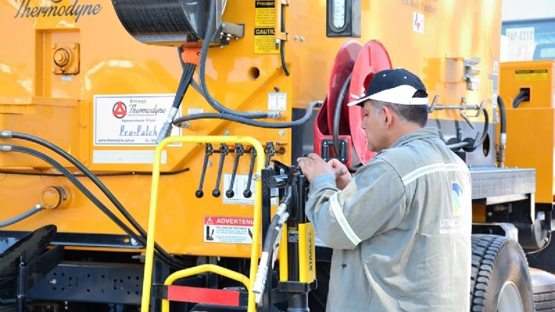 Nuevo equipo integrado de bacheo para la Capital